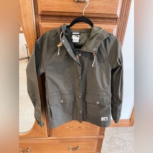 The North Face: XS Green Windbreaker